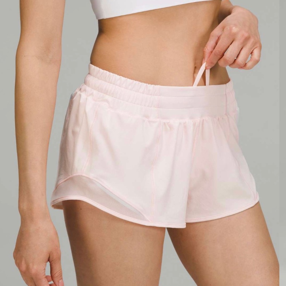 Lululemon Hotty Hot Low-Rise Lined Short 2.5"
Strawberry Milkshake